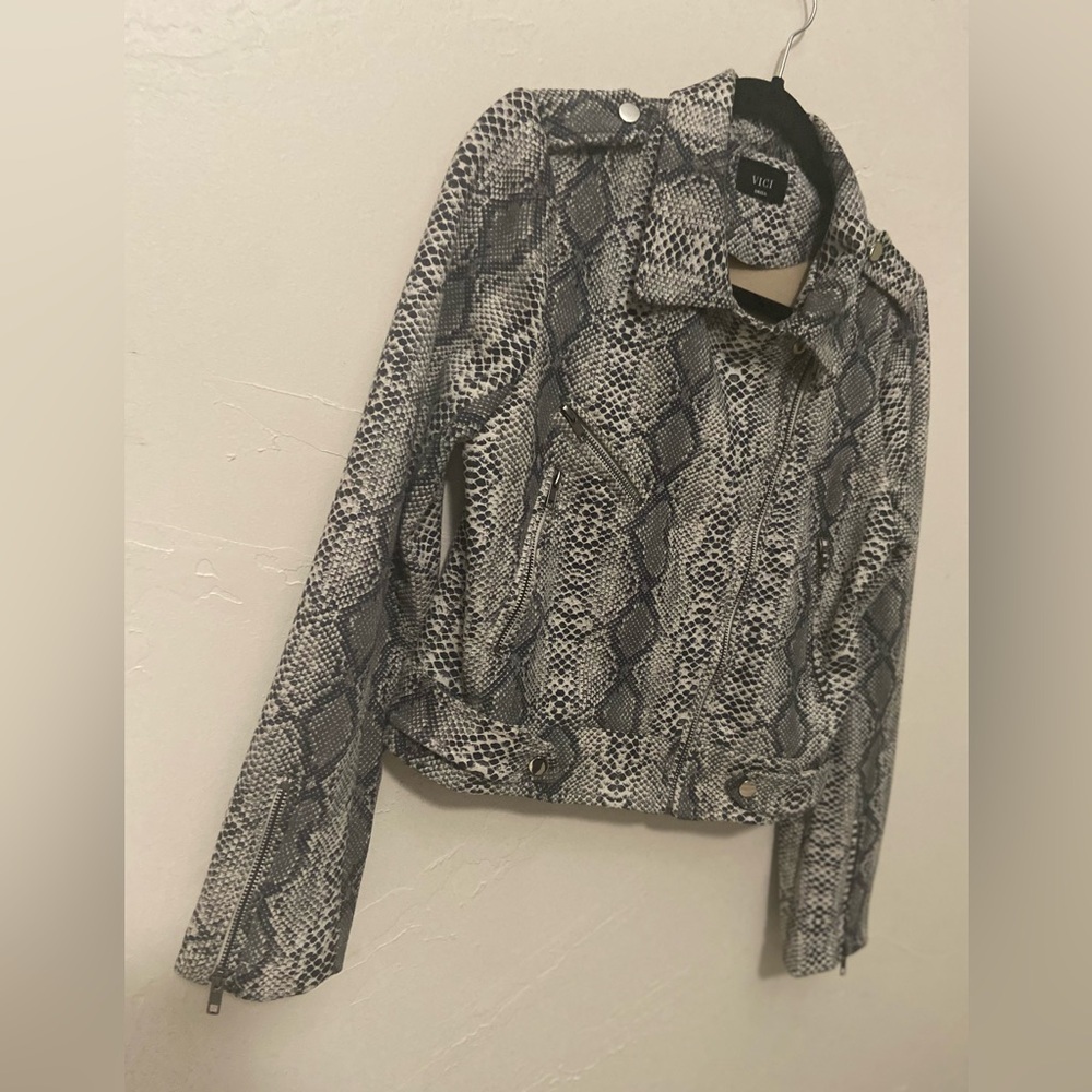 Vici~Neutral~Snakeskin Print~Moto Jacket~Zipper Pockets, Cuffs & Closure~Size S - Picture 5 of 16
